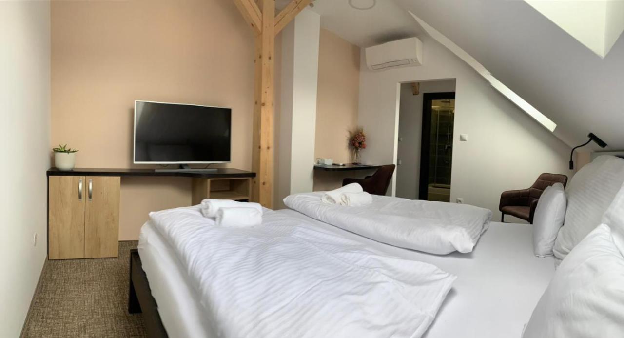 Penzion U Broucka Milevsko Exteriör bild